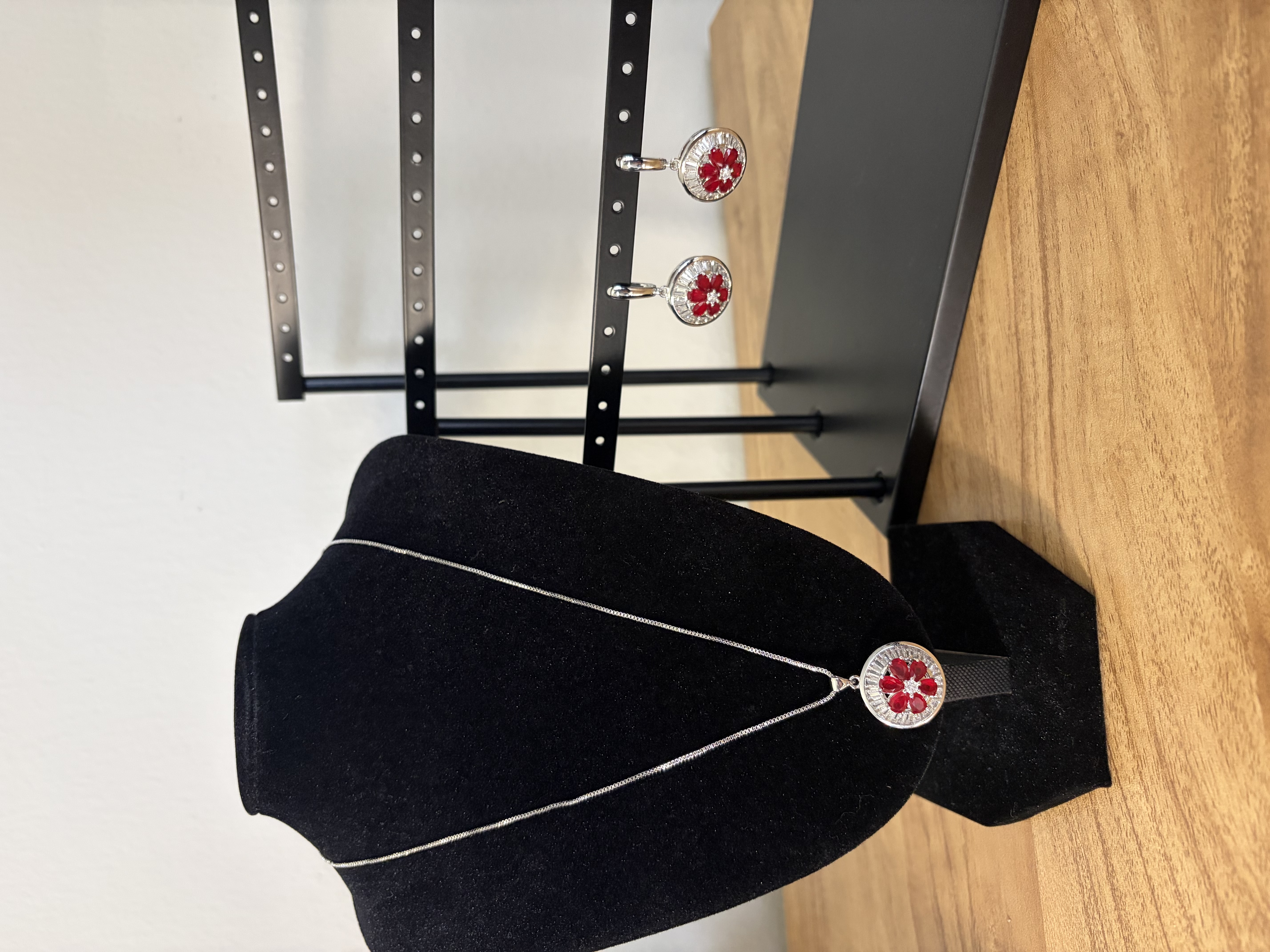 Red Floral Pendant Necklace Set